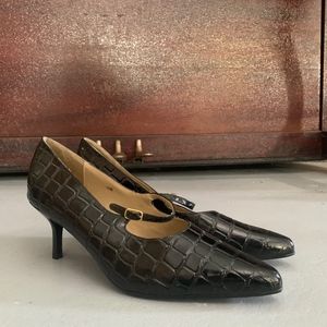 Black patent leather kitten heel